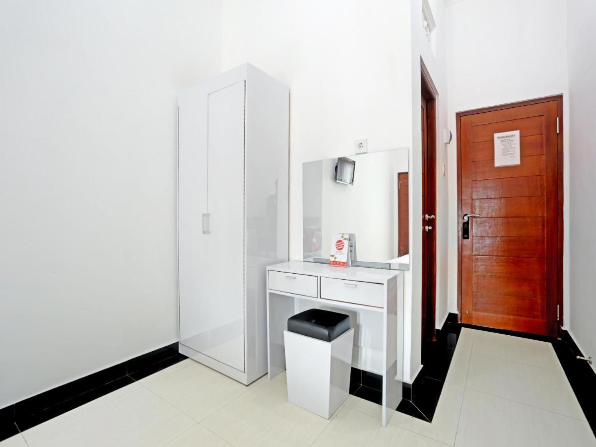 Oyo 90859 Cahaya Guest House Pesanggaran Exterior foto